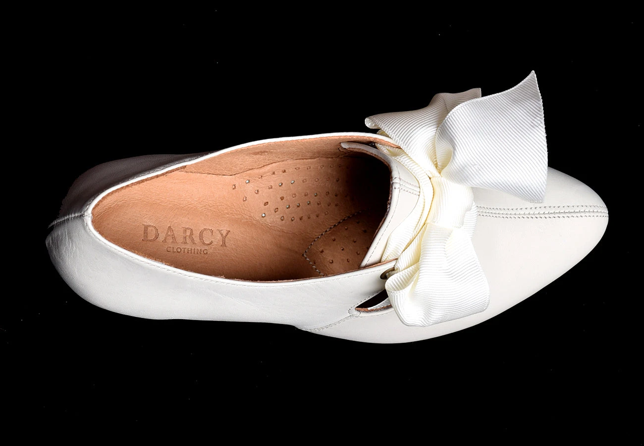 Eighteenth Century Ladies Tongue And Tie Stone Coloured Leather Shoes (SP1801) 6 Eighteenth Century Ladies Tongue And Tie Stone Coloured Leather Shoes (SP1801) - Image 6