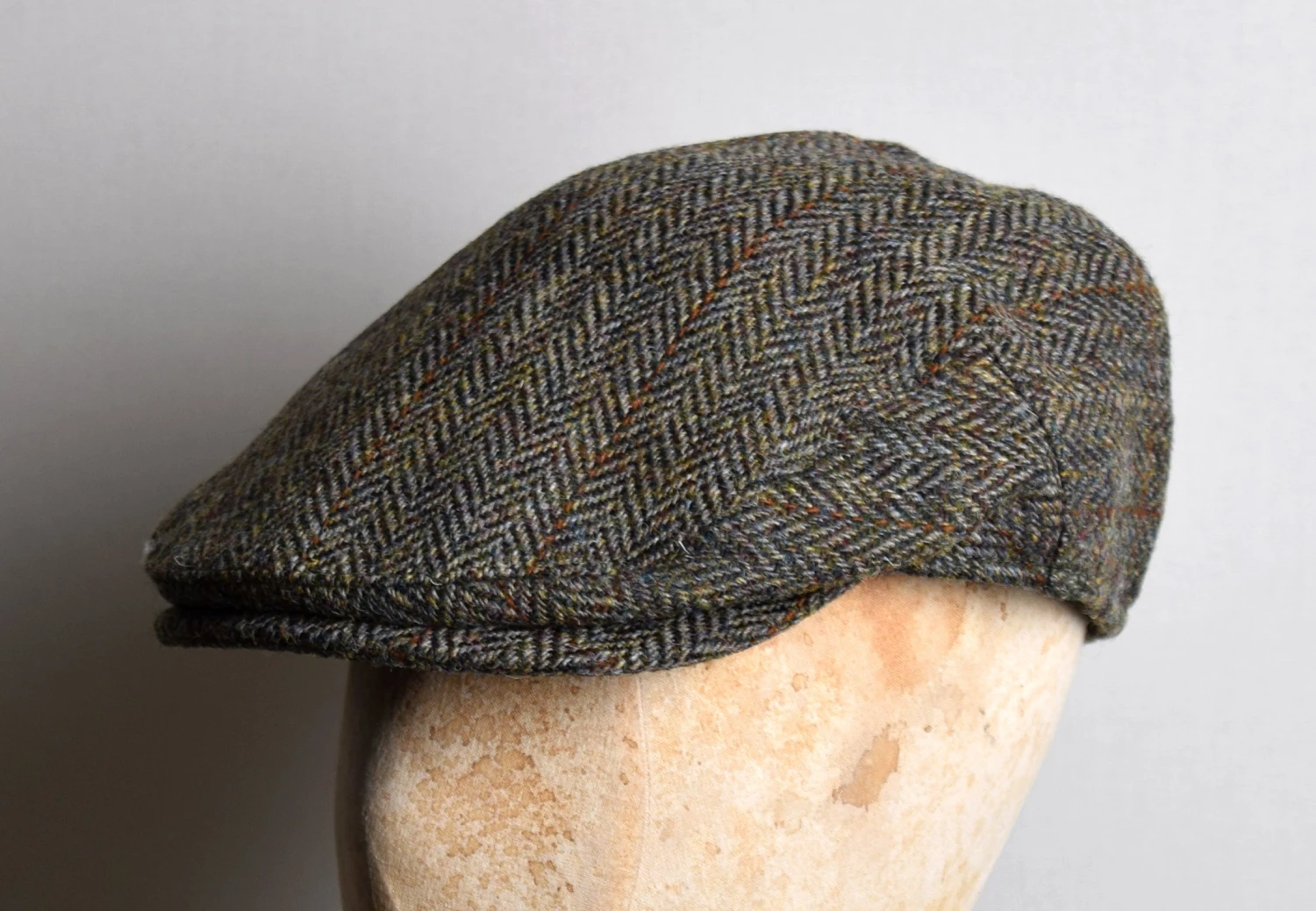Harris Tweed Traditional Flat Cap (HA151) 2 Harris Tweed Traditional Flat Cap (HA151) - Image 2