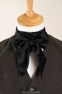 Black C19th Silk Bow Tie (CR560)