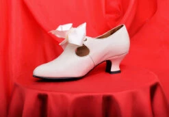 Eighteenth Century Ladies Tongue And Tie Stone Coloured Leather Shoes (SP1801)