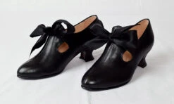 Eighteenth Century Ladies Tongue And Tie Leather Shoes Black (SP1800) -Urban Mode Shop edit for web 4 e82cca7e 8cf5 4ddd 8f6b ae4dddac9464